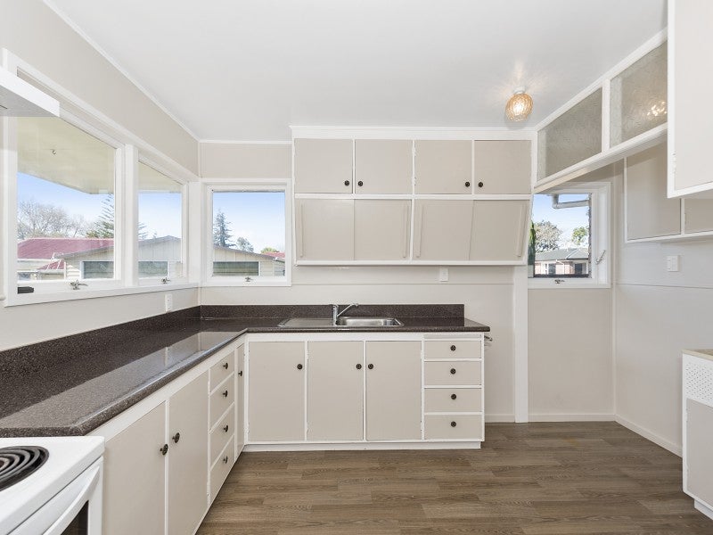 3 Ashbury Avenue, Silverdale, Hamilton - Carousel 2