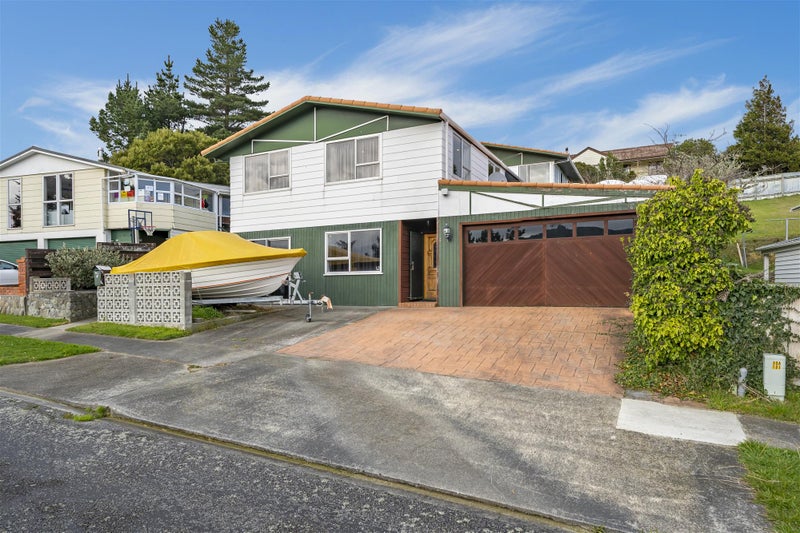 4 Greenwich Grove, Stokes Valley, Lower Hutt - Carousel 2