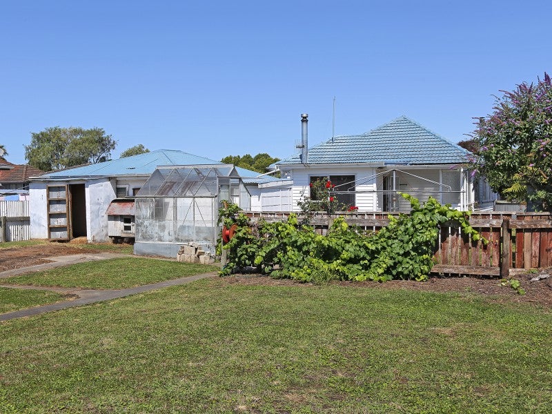 1008 Beatty Street, Mayfair, Hastings - Carousel 12