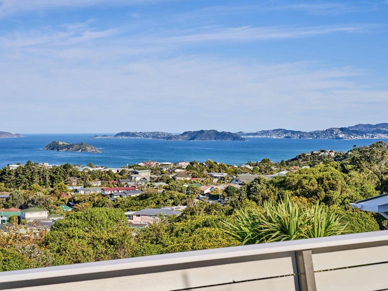 14 Laburnum Grove, Maungaraki, Lower Hutt - Carousel 2