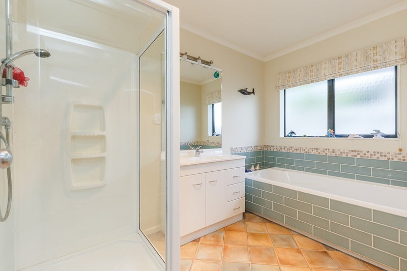 125 Pacific Drive, Fitzherbert, Palmerston North - Carousel 14