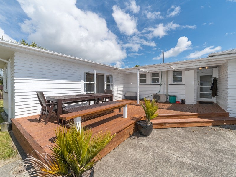 32 Snowdon Avenue, Terrace End, Palmerston North - Carousel 1