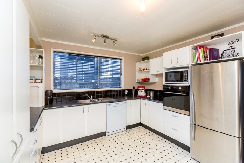 6 Wesley Avenue, Frankleigh Park, New Plymouth - Carousel 26