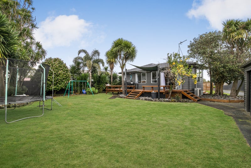 18 Crispian Place, Weymouth, Auckland - Carousel 1