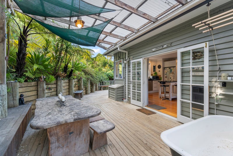 11 Kennedy Road, Surfdale, Waiheke Island - Carousel 2