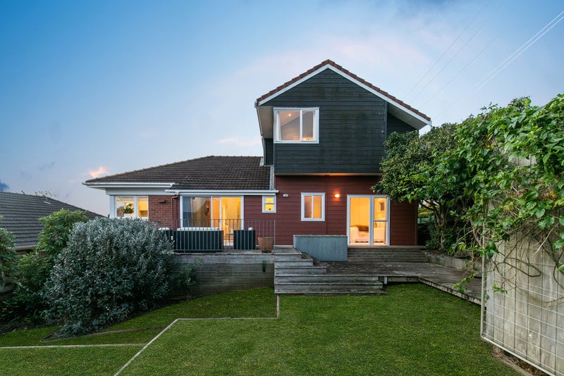 19 Rewa Road, Three Kings, Auckland - Carousel 1
