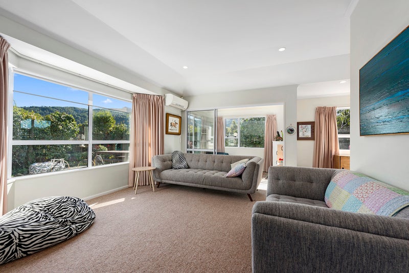 17 Millwood Place, Silverstream, Upper Hutt - Carousel 2