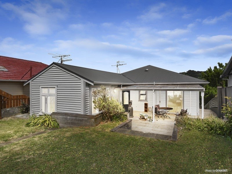 19 Lonsdale Crescent, Rongotai, Wellington - Carousel 1