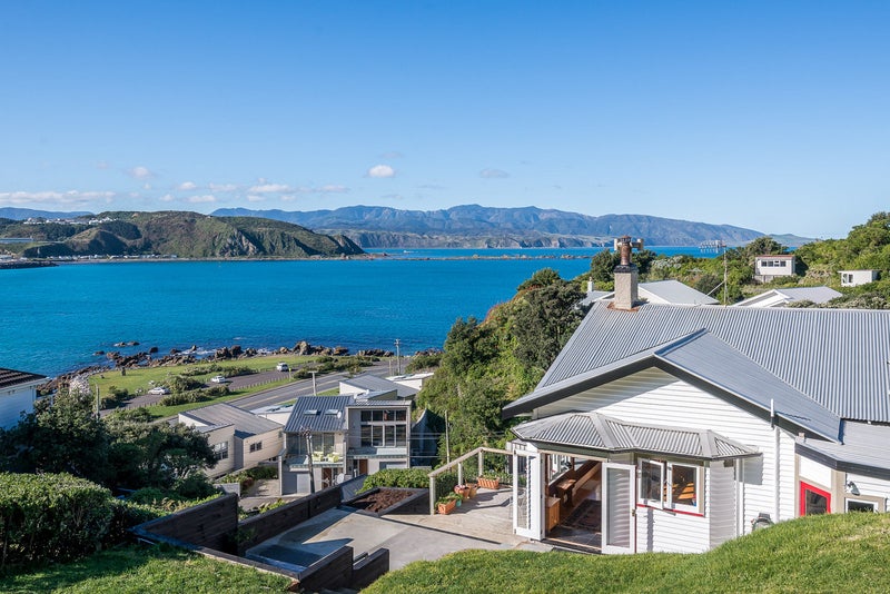 10 Hungerford Road, Lyall Bay, Wellington - Carousel 1