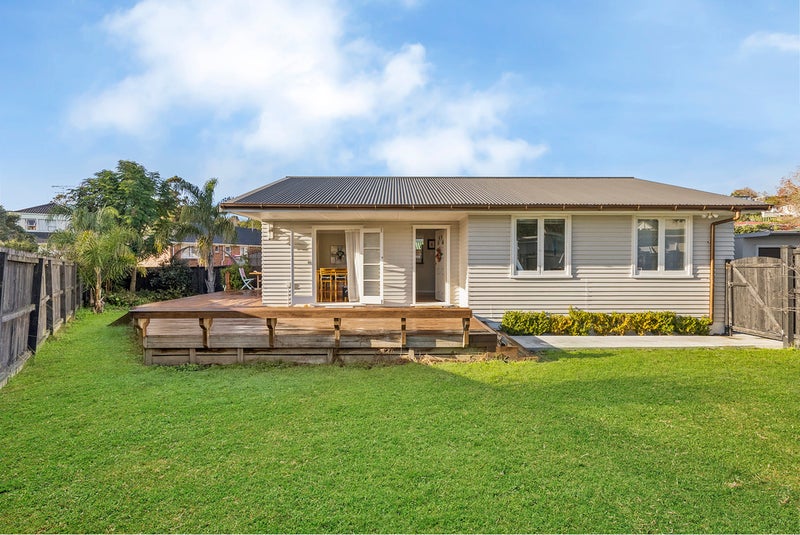 1/5 Compton Street, Hillcrest, Auckland - Carousel 1