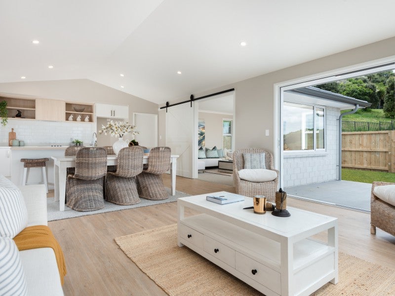 7 Lakeside Terrace, Ōmokoroa - Carousel 1