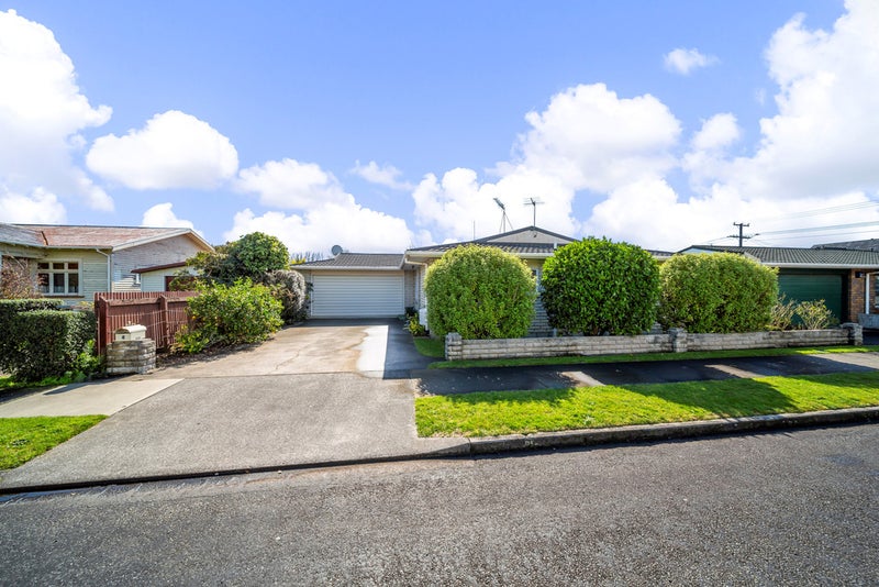4 Massey Street, Westown, New Plymouth - Carousel 1