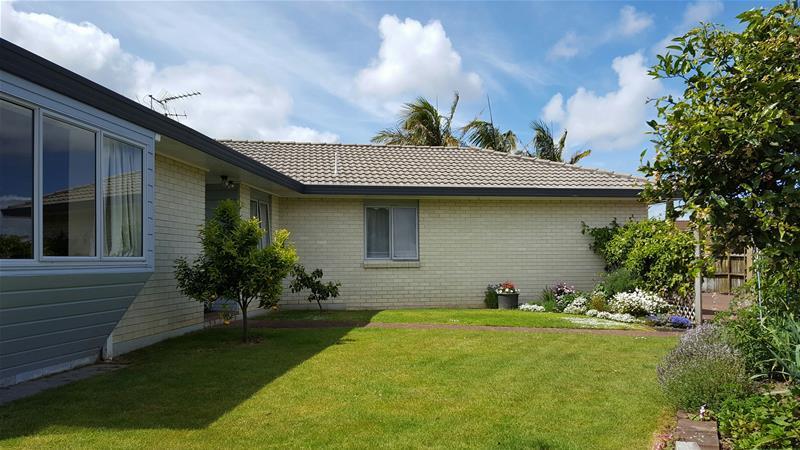 2/9 Channing Crescent, Botany Downs, Auckland - Carousel 10