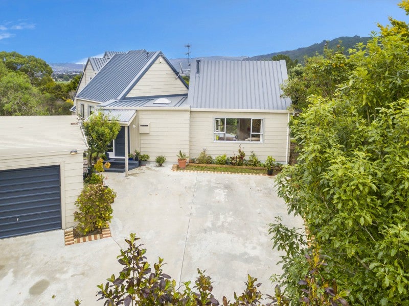 2 Serenity Grove, Maoribank, Upper Hutt - Carousel 1
