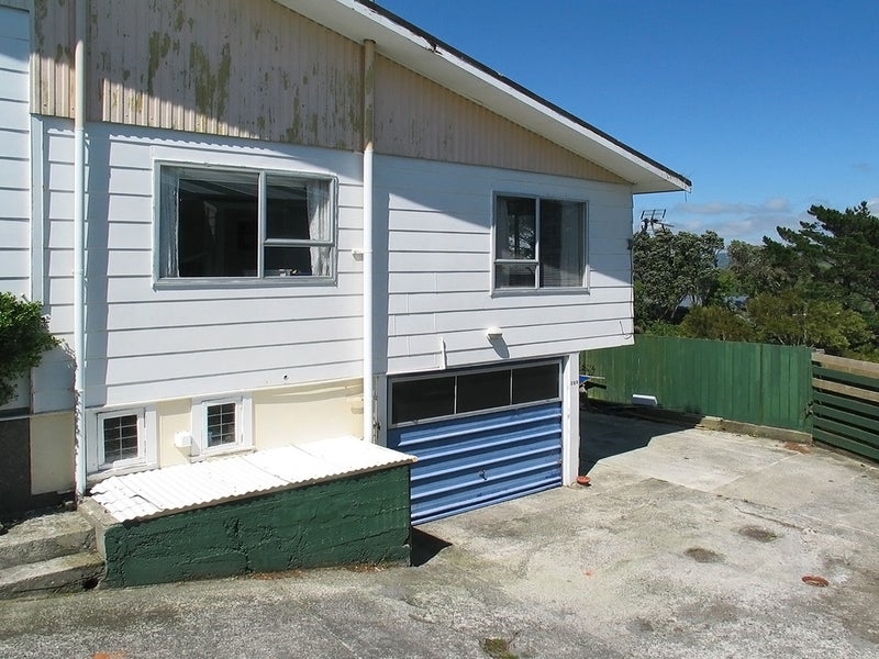 52B Edgecombe Street, Newlands, Wellington - Carousel 2