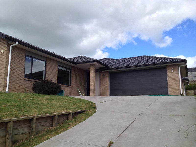 116 Barrington Drive, Huntington, Hamilton - Carousel 1