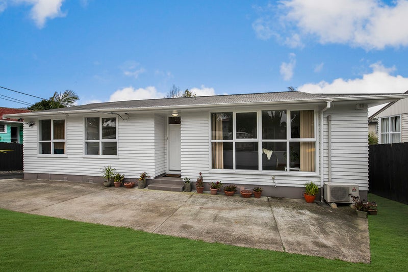 18 Larnoch Road, Henderson, Auckland - Carousel 2