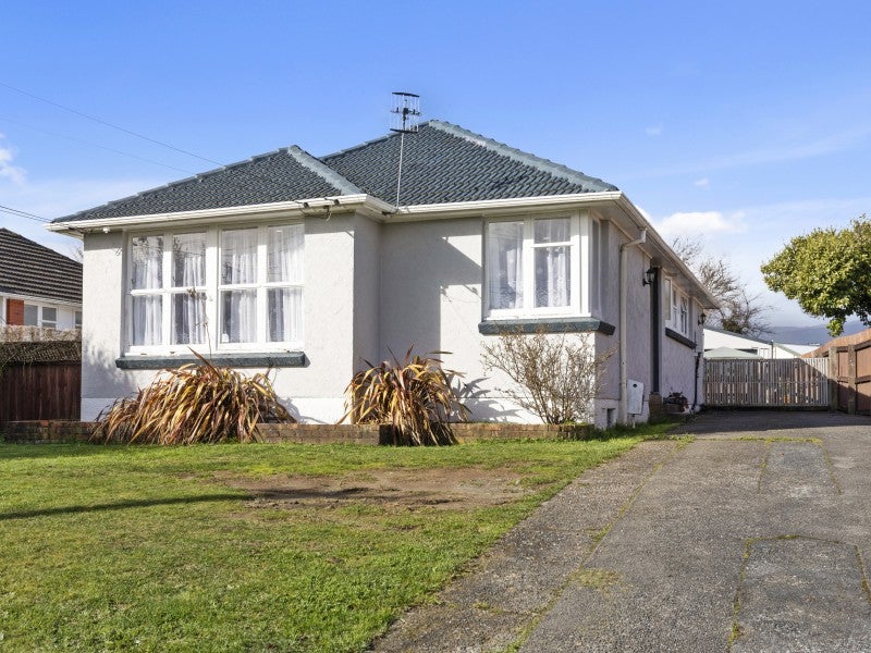 37 Mary Crescent, Elderslea, Upper Hutt - Carousel 1