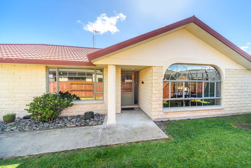 72 Parnell Heights, KELVIN GROVE, PALMERSTON NORTH - Carousel 1