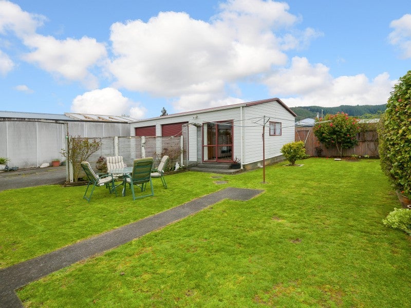 11 Ararino Street, Trentham, Upper Hutt - Carousel 2