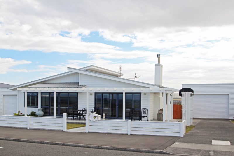 96 The Esplanade, Westshore, Napier - Carousel 1