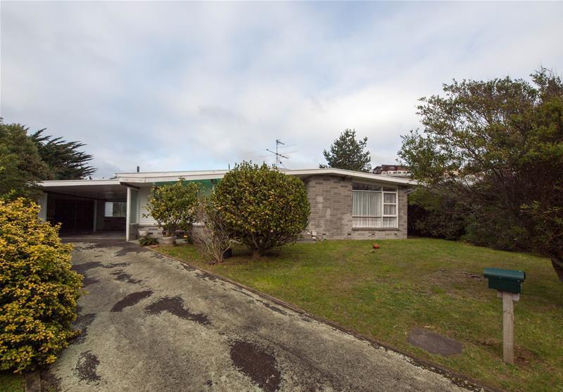 17 Chudleigh Grove, Churton Park, Wellington - Carousel 2