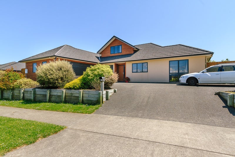 33 Kelso Grove, Kelson, Lower Hutt - Carousel 1