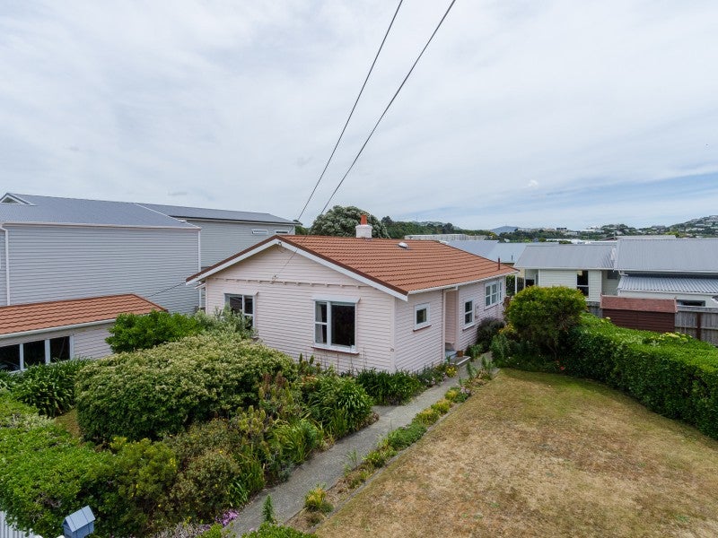 25 Strathavon Road, Miramar, Wellington - Carousel 1