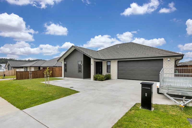 11 Hooton Drive, Huapai, Kumeu - Carousel 1