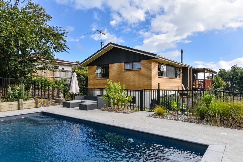 10 Pluto Place, Beach Haven, Auckland - Carousel 1