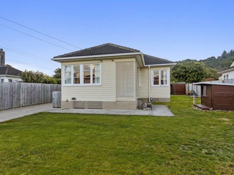 27 Compton Crescent, Taita, Lower Hutt - Carousel 13