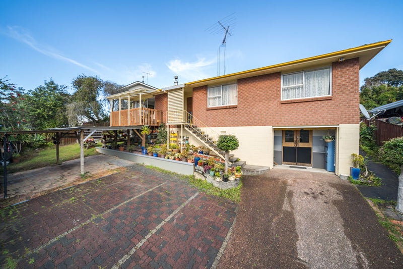 12 Totaravale Drive, Totara Vale, Auckland - Carousel 1