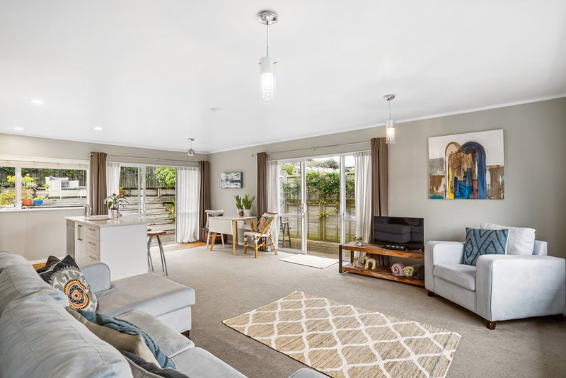 2/35 Ronald Macken Place, Windsor Park, Auckland - Carousel 2