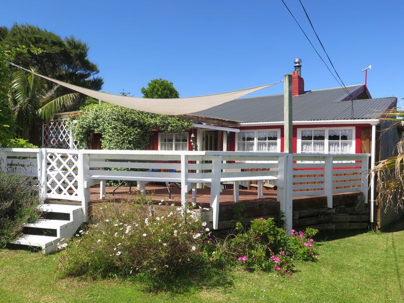 8A Lorenzen Bay Road, Raglan - Carousel 1