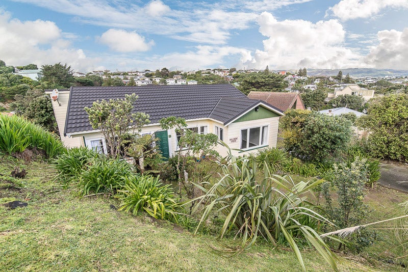 44 Whanake Street, Titahi Bay, Porirua - Carousel 1