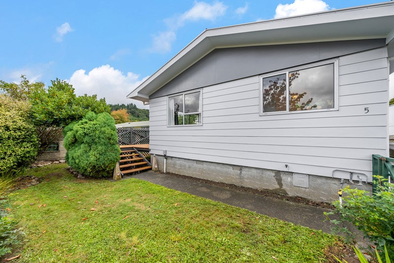 1/5 Crystal Grove, Birchville, Upper Hutt - Carousel 23