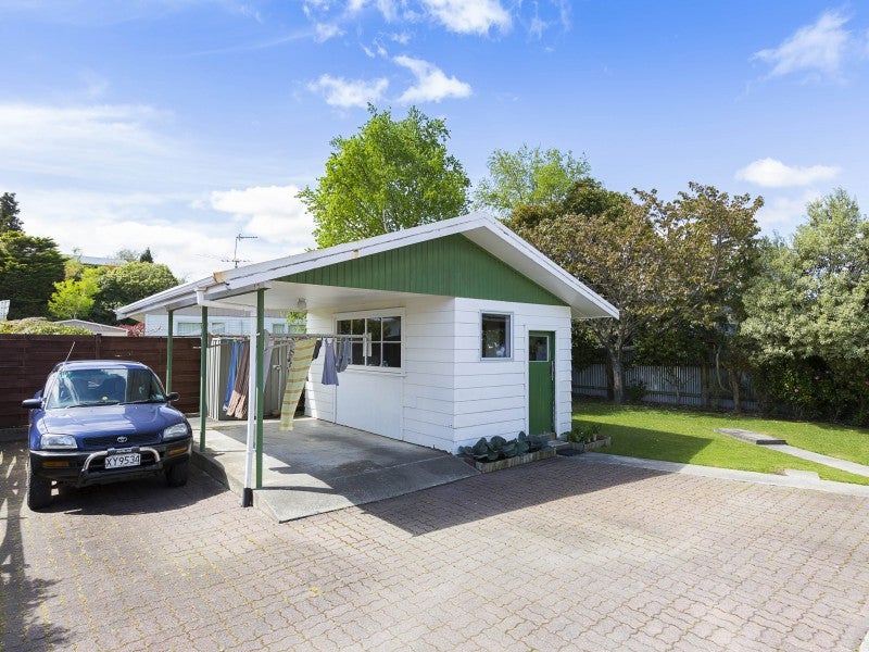 16 Shanly Street, Brown Owl, Upper Hutt - Carousel 13