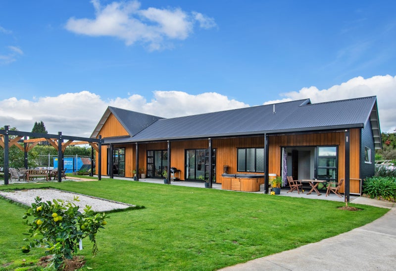 11 Corsair Drive, Whangarei - Carousel 1