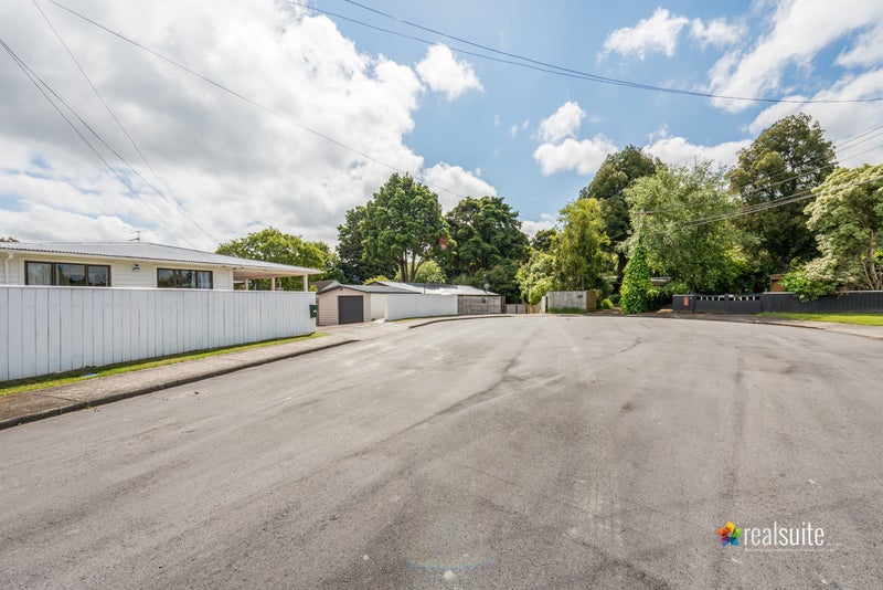 17 Benge Crescent, Clouston Park, Upper Hutt - Carousel 21