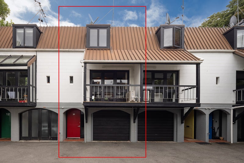 13/10 Pitarua Street, Thorndon, Wellington - Carousel 1