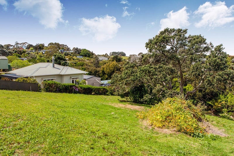 30 Wellington Road, Surfdale, Waiheke Island - Carousel 2