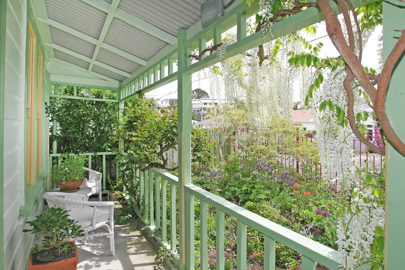 4 Somerset Avenue, Newtown, Wellington - Carousel 1