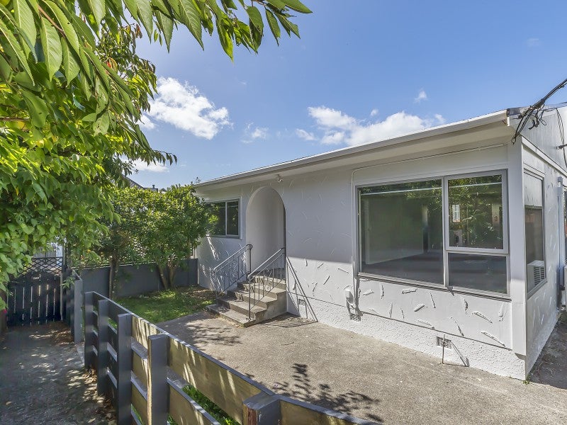 27 Izard Road, Khandallah, Wellington - Carousel 1