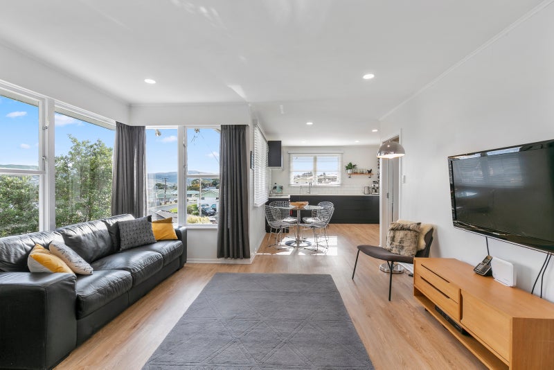 34 Beazley Avenue, Paparangi, Wellington - Carousel 2