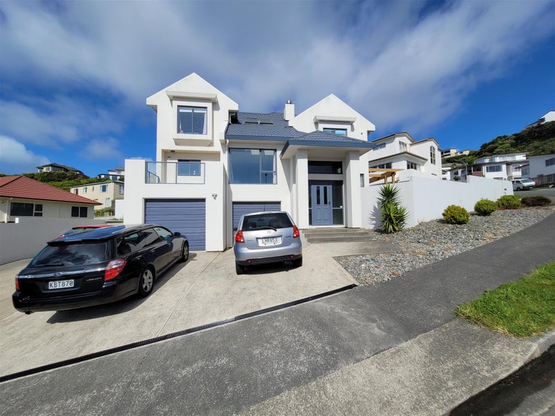 28 Tamworth Crescent, Newlands, Wellington - Carousel 1