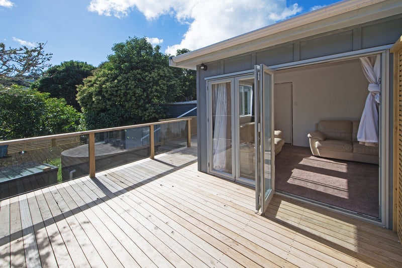 7 Lannan Road, Surfdale, Waiheke Island - Carousel 1