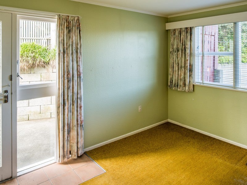2 Doon Grove, Papakowhai, Porirua - Carousel 18