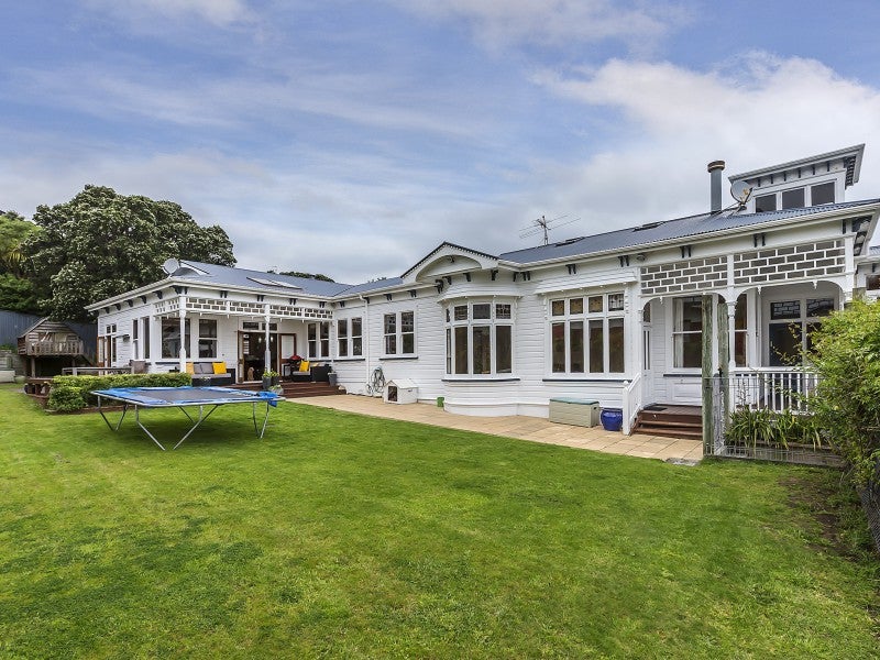 145 Clyde Street, Island Bay, Wellington - Carousel 1