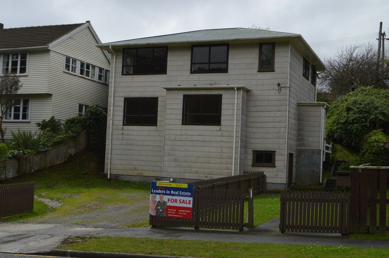 97 Mungavin Avenue, Ranui, Porirua - Carousel 1