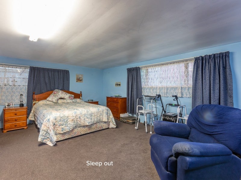 24 Worcester Place, Cannons Creek, Porirua - Carousel 11